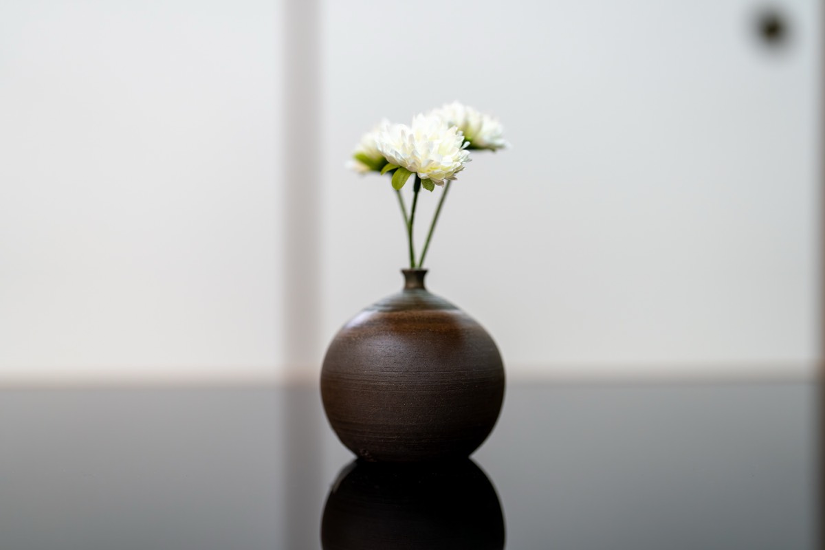 和の小物 掛け軸 青い壺 季節の花